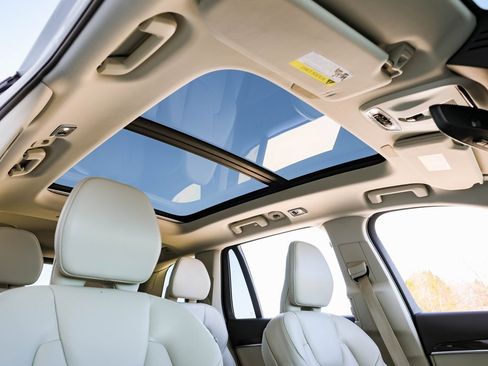 Used 2019 Volvo XC90 T5 Momentum w/ Multimedia Package image 23