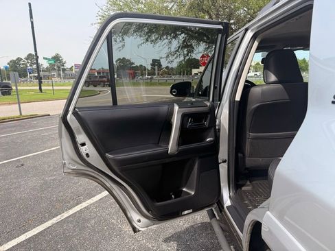 Used 2019 Toyota 4Runner SR5 Premium RWD image 13