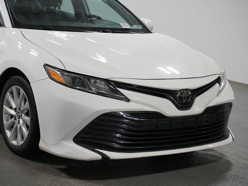 Used 2019 Toyota Camry LE FWD image 4