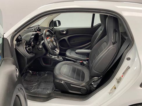 Used 2017 smart fortwo Prime RWD image 20