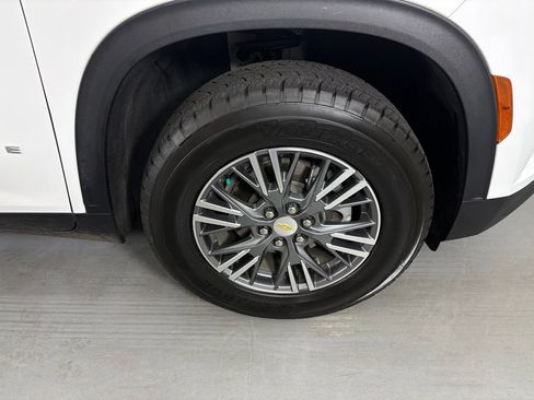 Used 2024 Chevrolet Traverse LT FWD image 10