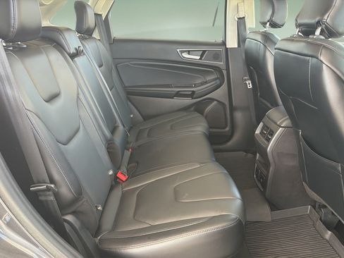 Used 2017 Ford Edge Titanium w/ Technology Package AWD/4WD image 17