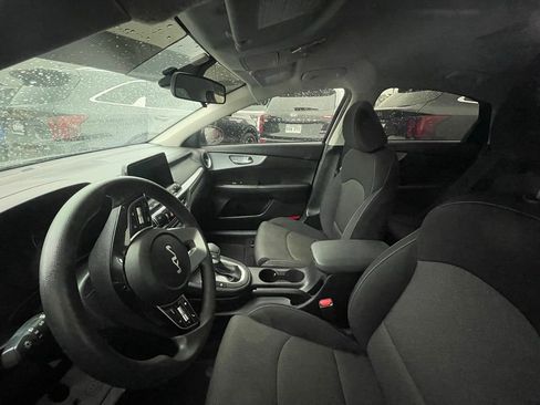 Used 2024 Kia Forte LXS w/ LXS Technology Package image 6