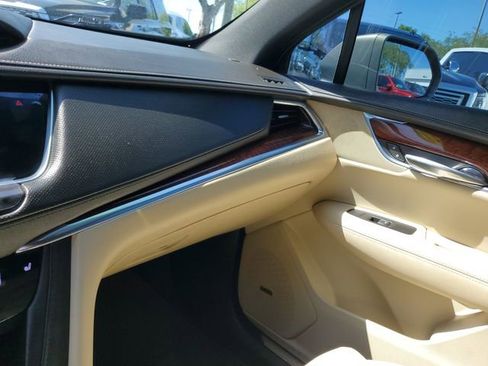 Used 2018 Cadillac XT5 Luxury w/ Driver Awareness Package image 24