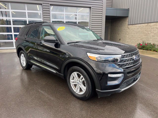Used 2023 Ford Explorer XLT w/ Equipment Group 202A AWD/4WD image 3
