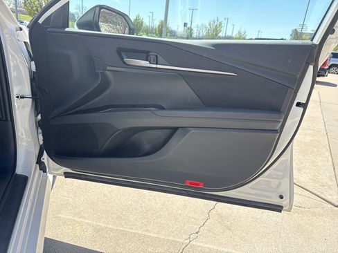 Used 2025 Toyota Camry LE image 28