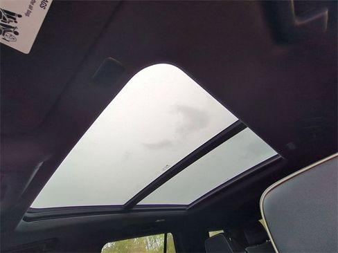 Used 2021 GMC Yukon SLT w/ SLT Premium Package image 18