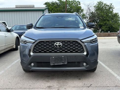 Used 2025 Toyota Corolla Cross XLE image 2