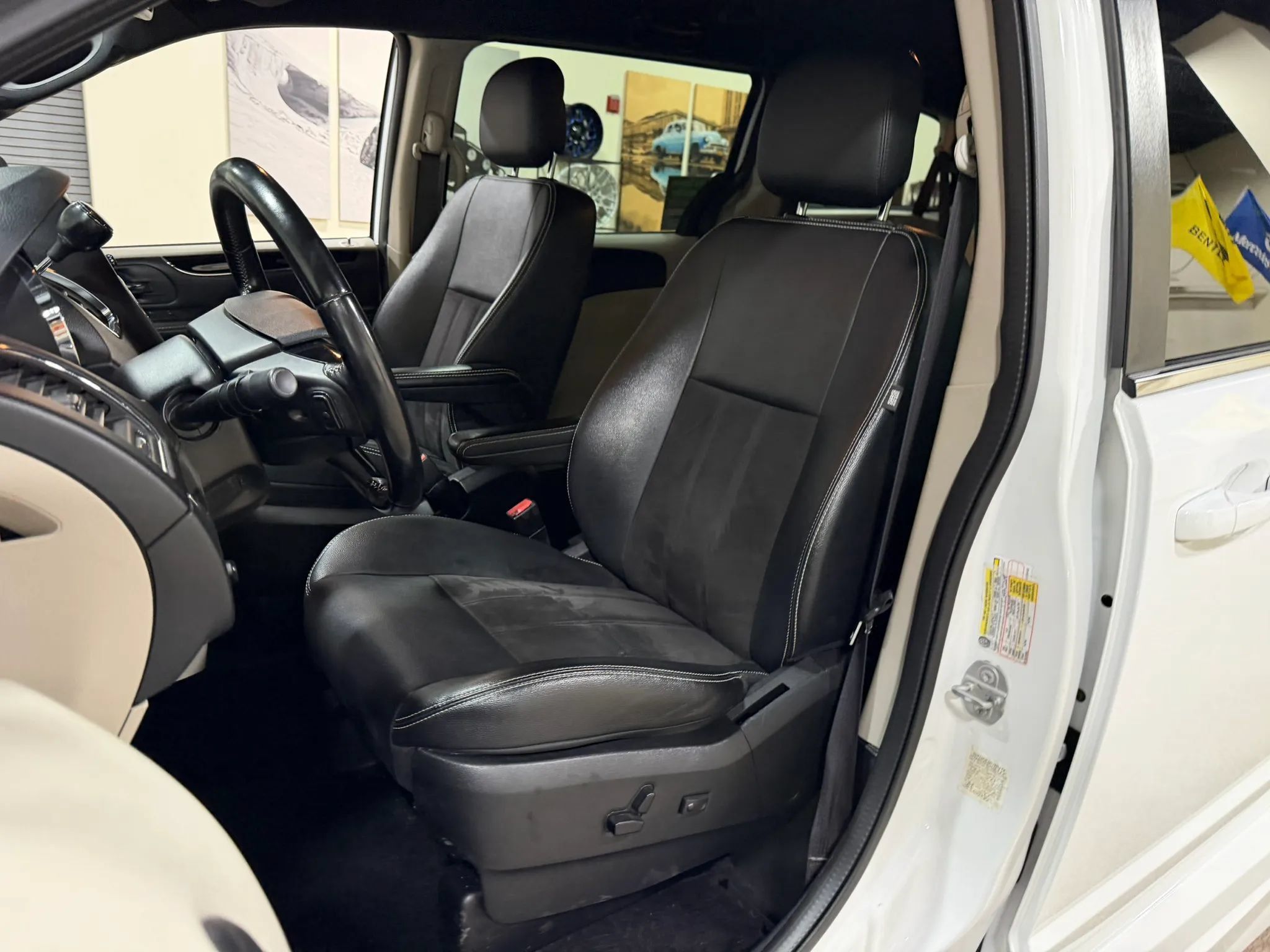 Used 2019 Dodge Grand Caravan SXT FWD image 36