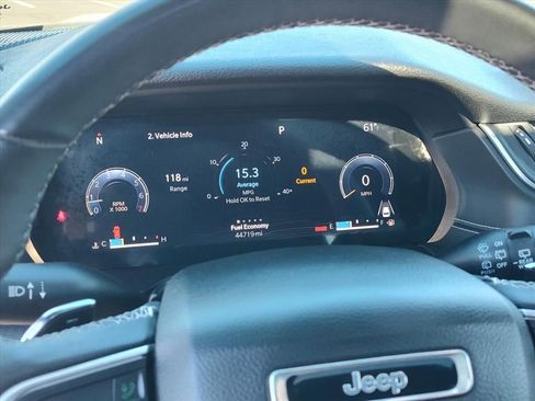 Used 2023 Jeep Grand Cherokee L Laredo image 17