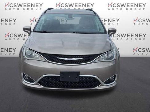 Used 2017 Chrysler Pacifica Touring-L image 8