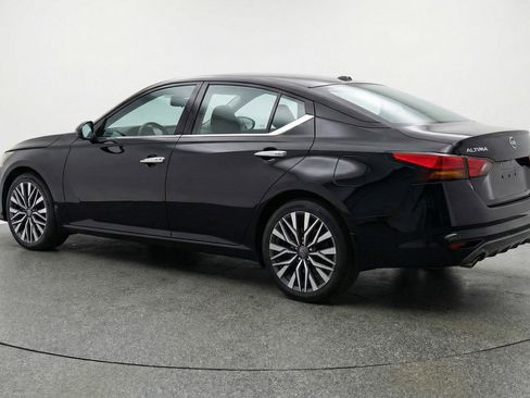 Used 2025 Nissan Altima 2.5 SV FWD image 6