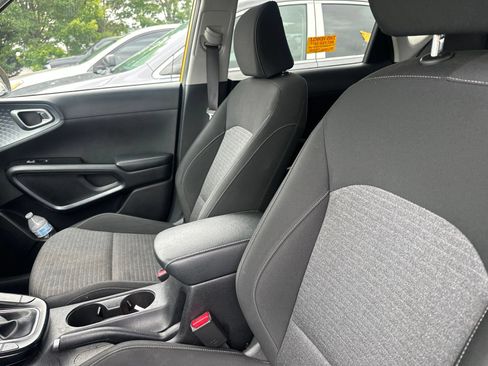 Used 2020 Kia Soul S FWD image 7