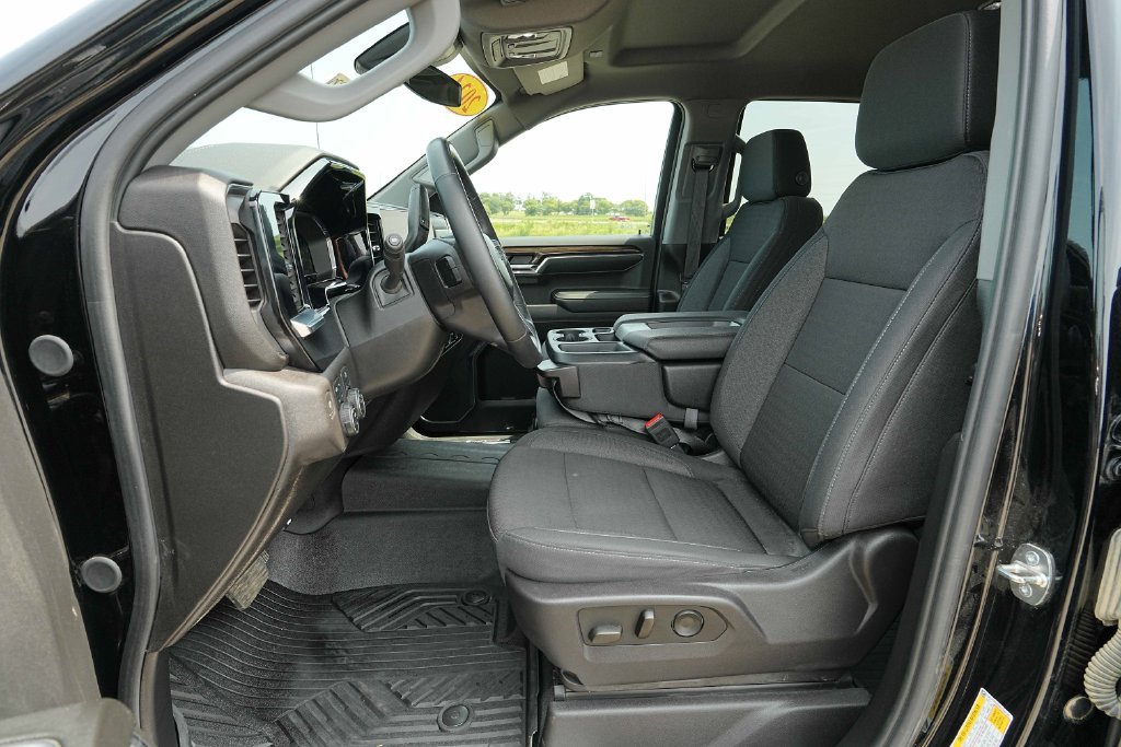 Used 2024 Chevrolet Silverado 1500 RST AWD/4WD image 18