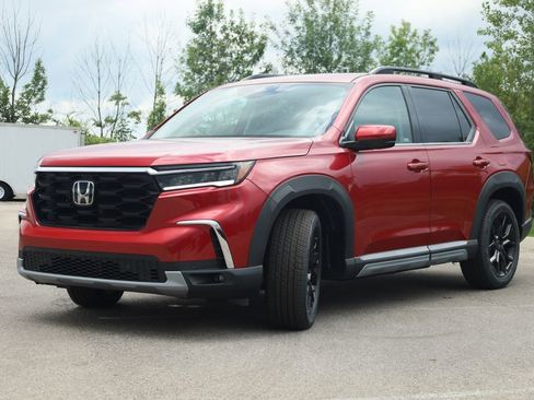 New 2025 Honda Pilot Touring image 3