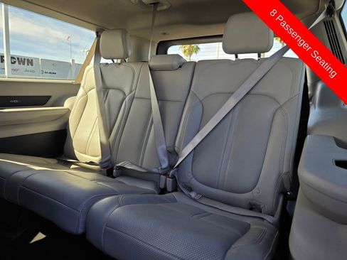 Certified 2024 Jeep Wagoneer L Series III w/ Flexible Seating Group image 22