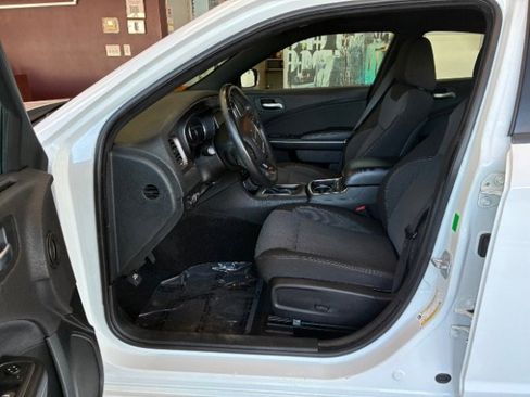 Used 2018 Dodge Charger SXT image 13
