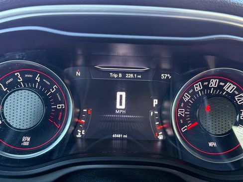 Used 2019 Dodge Challenger SXT image 8