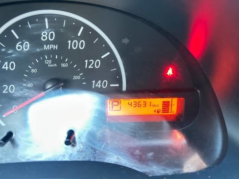 Used 2015 Nissan Versa S Plus FWD image 9