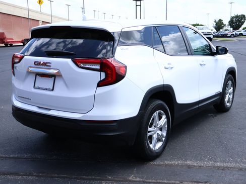 Used 2024 GMC Terrain SLE FWD image 26