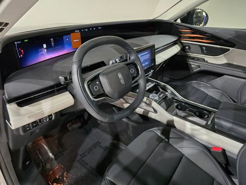 New 2025 Lincoln Nautilus Premier w/ Equipment Group 102A image 15