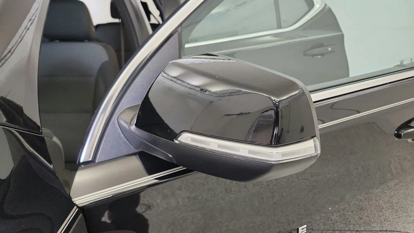 Used 2023 Chevrolet Traverse LT FWD image 45
