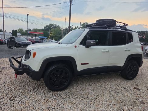 Used 2018 Jeep Renegade Trailhawk AWD/4WD image 4