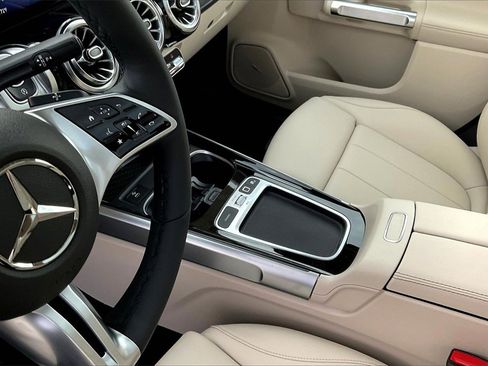 New 2026 Mercedes-Benz GLB 250 4MATIC image 8