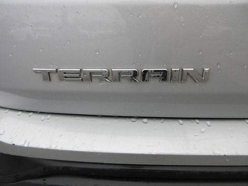 Used 2018 GMC Terrain SLE w/ Driver Convenience Package image 9