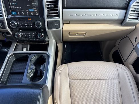 Used 2017 Ford F250 Lariat w/ Chrome Package image 29