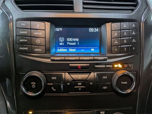 Used 2018 Ford Explorer XLT image 22