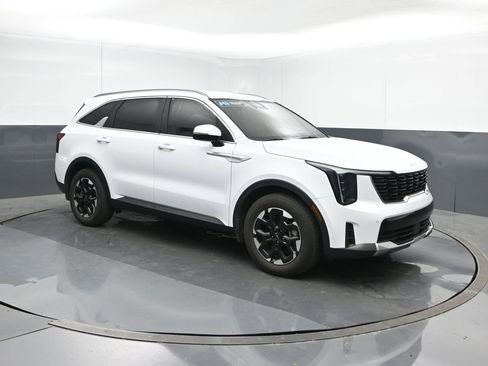 Used 2025 Kia Sorento S image 7