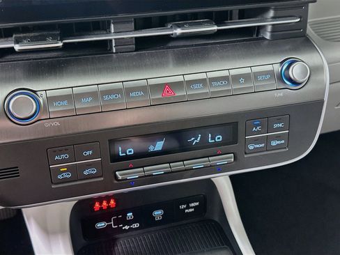 Used 2025 Hyundai Kona SEL FWD image 24