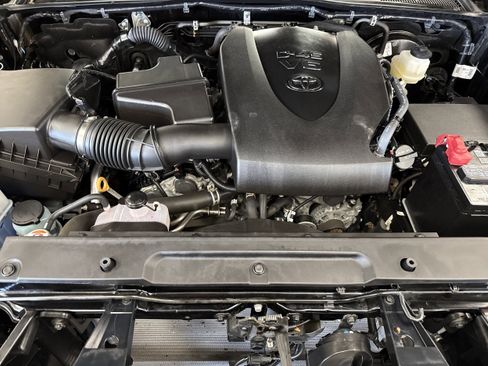 Used 2023 Toyota Tacoma TRD Sport image 14