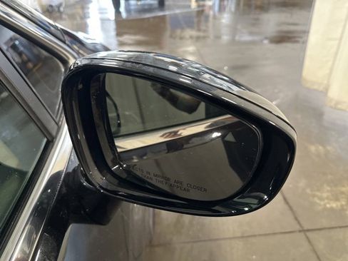 Used 2025 Chrysler Pacifica Select image 39