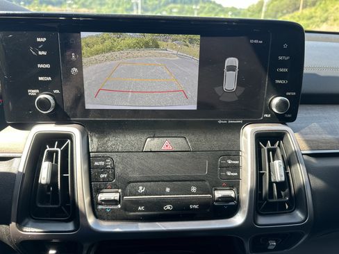 Used 2023 Kia Sorento S w/ Panoramic Sunroof Package AWD/4WD image 18