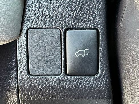Used 2017 Toyota RAV4 Platinum FWD image 23