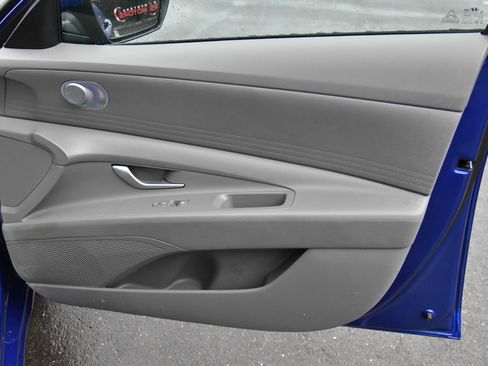 Used 2023 Hyundai Elantra SE image 34