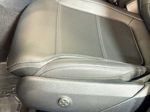 Certified 2025 Mercedes-Benz GLC 300 image 18