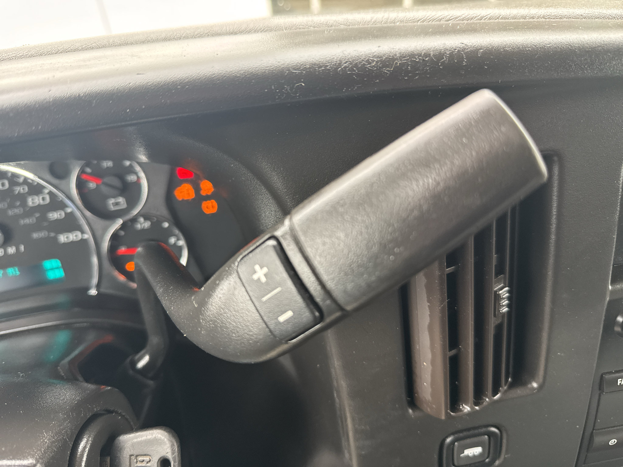 Used 2017 Chevrolet Express 2500 RWD image 16
