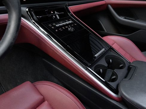 Certified 2025 Porsche Panamera image 23