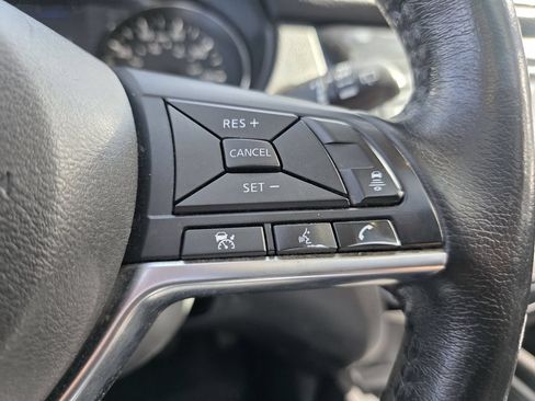 Used 2018 Nissan Rogue SL w/ Premium Package AWD/4WD image 30