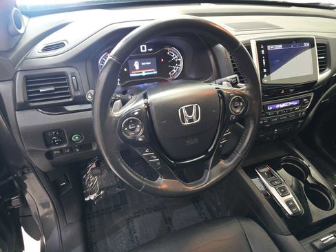 Used 2017 Honda Pilot Touring image 2