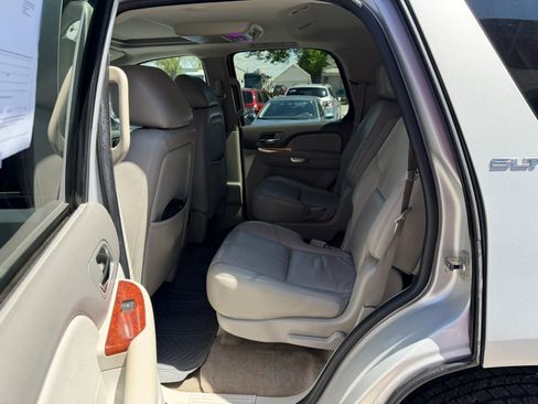 Used 2011 GMC Yukon SLT AWD/4WD image 12