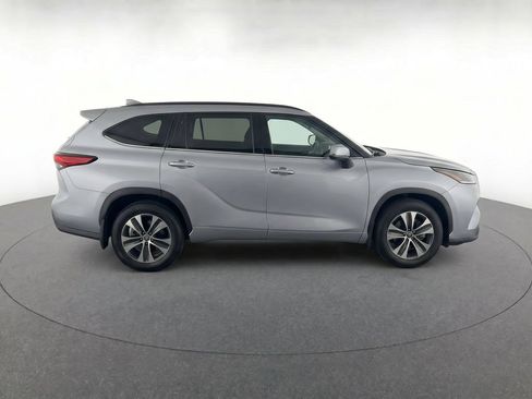 Certified 2025 Toyota Highlander XLE AWD/4WD image 8