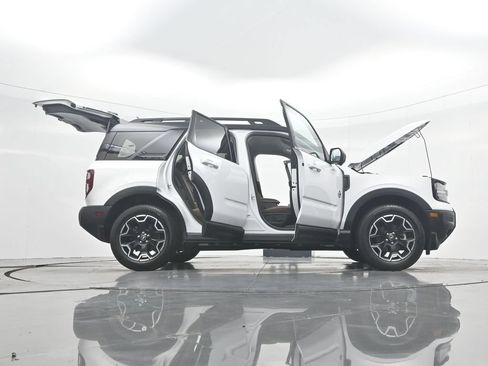 Used 2025 Ford Bronco Sport Outer Banks w/ Outer Banks Tech Package+ AWD/4WD image 52