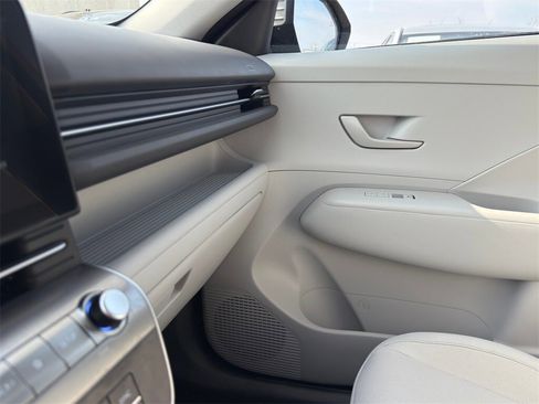 Used 2025 Hyundai Kona SEL image 29