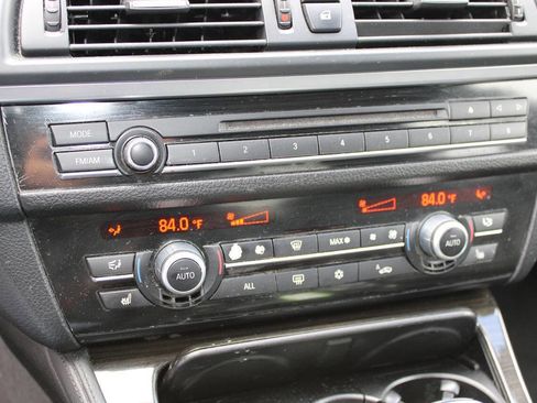 Used 2011 BMW 550i xDrive Sedan image 17