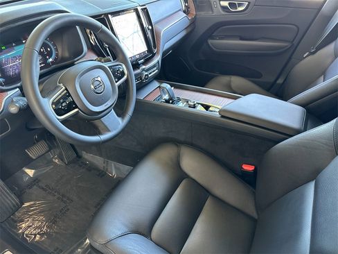 Certified 2023 Volvo XC60 B5 Plus image 9
