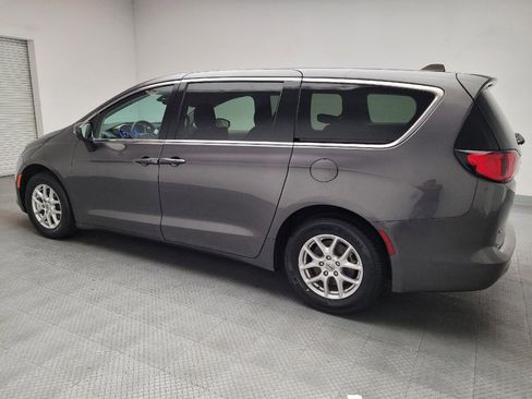 Used 2023 Chrysler Voyager LX FWD image 3